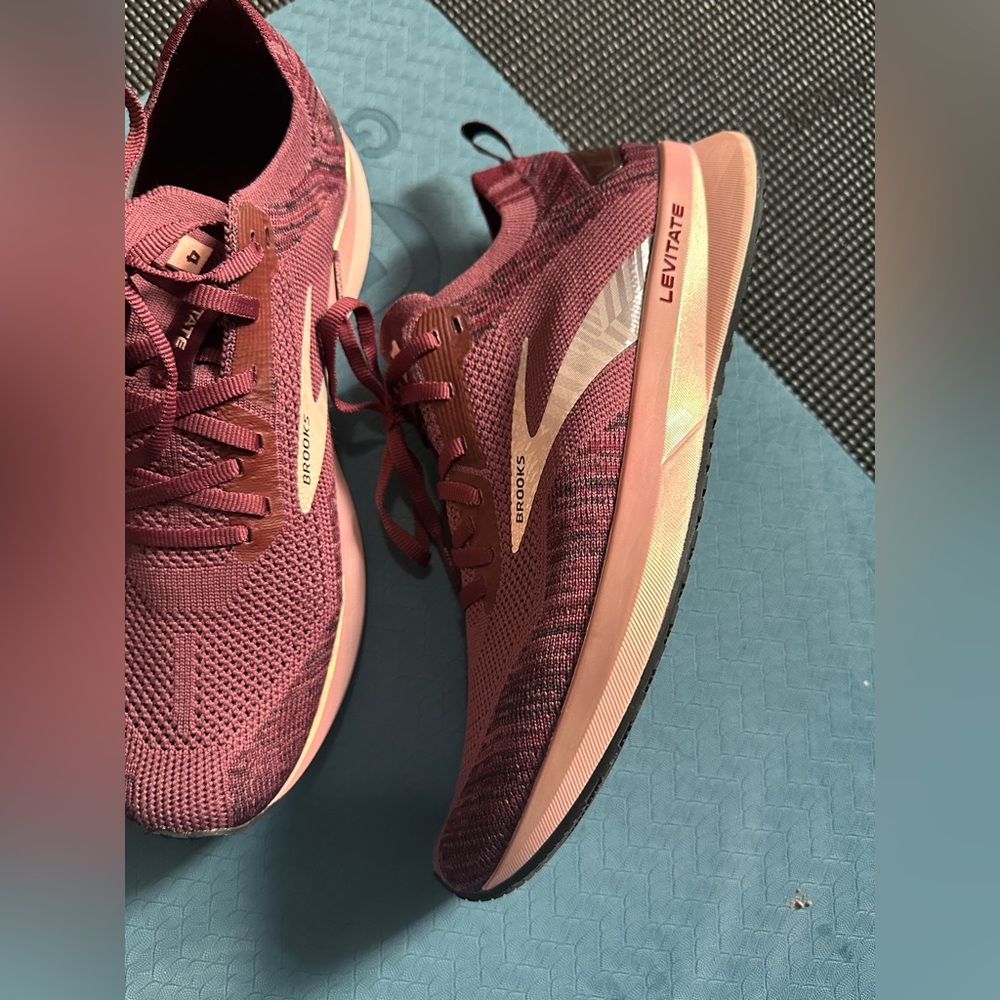 Brooks Women's Levitate Running Shoes - Maroon